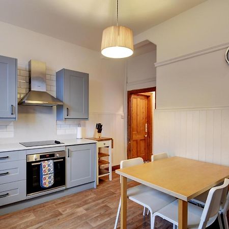 Spacious Victorian Townhouse Near Hcc With Off Street Parking Harrogate Exterior photo