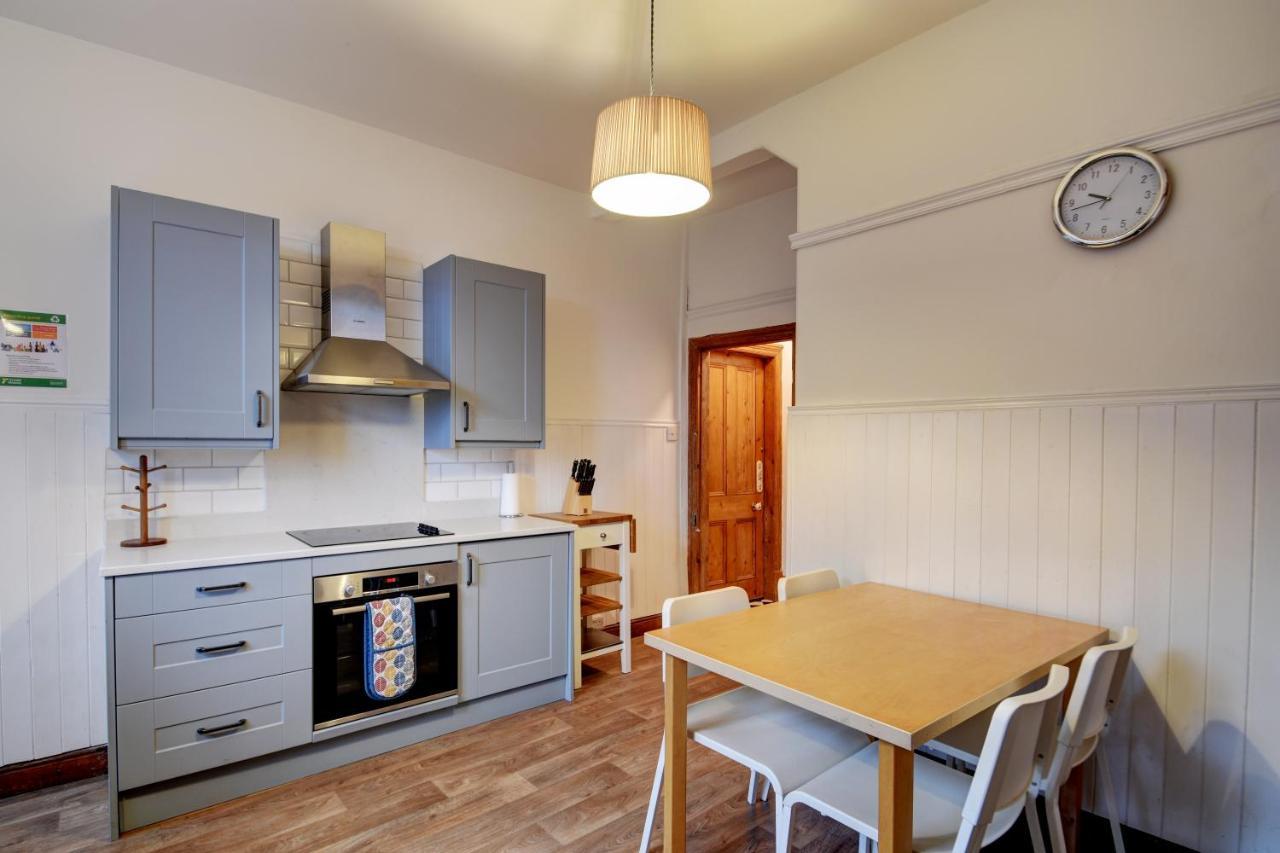 Spacious Victorian Townhouse Near Hcc With Off Street Parking Harrogate Exterior photo
