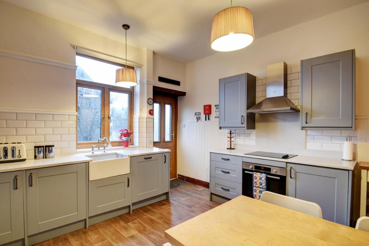 Spacious Victorian Townhouse Near Hcc With Off Street Parking Harrogate Exterior photo