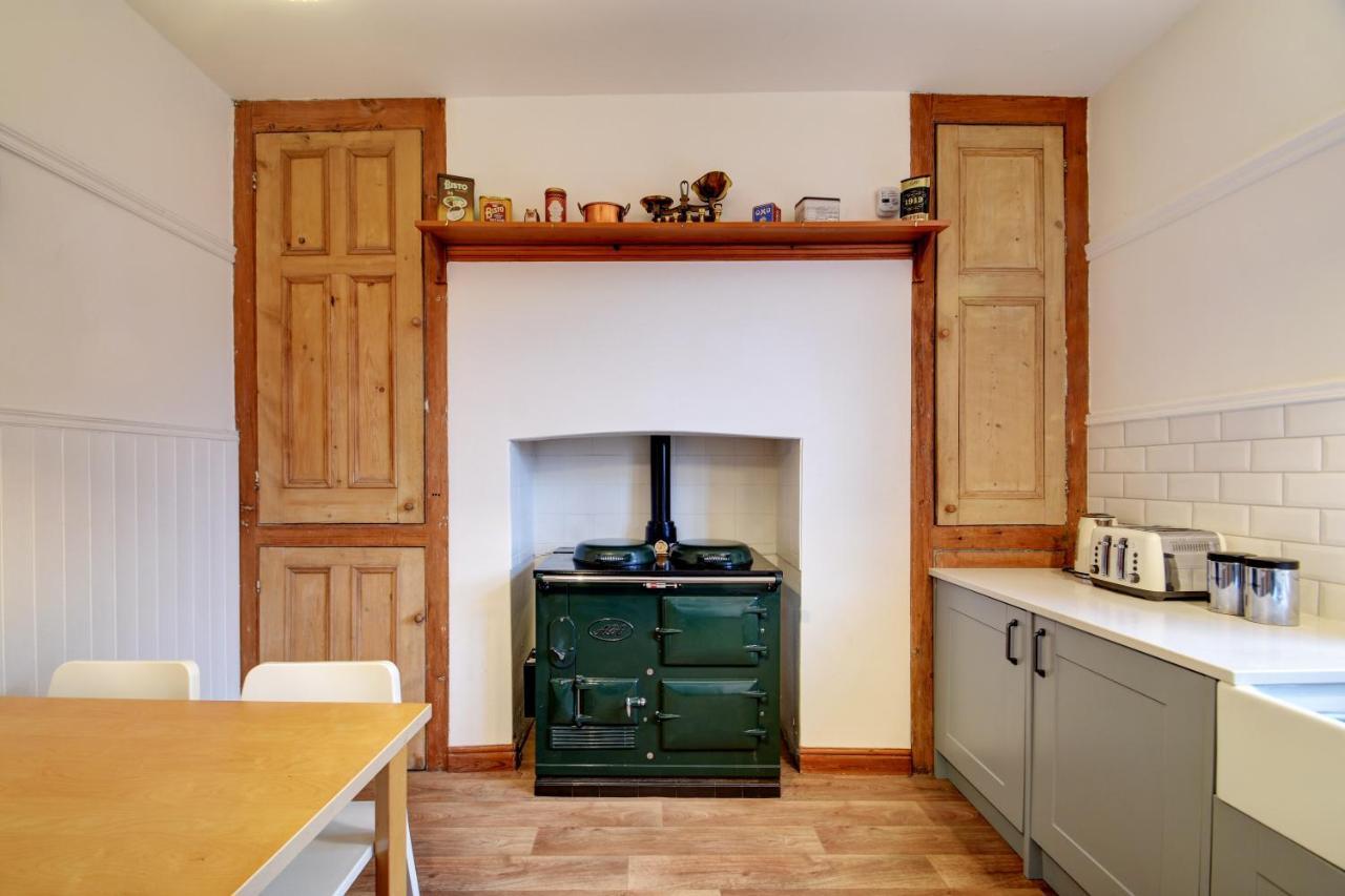 Spacious Victorian Townhouse Near Hcc With Off Street Parking Harrogate Exterior photo