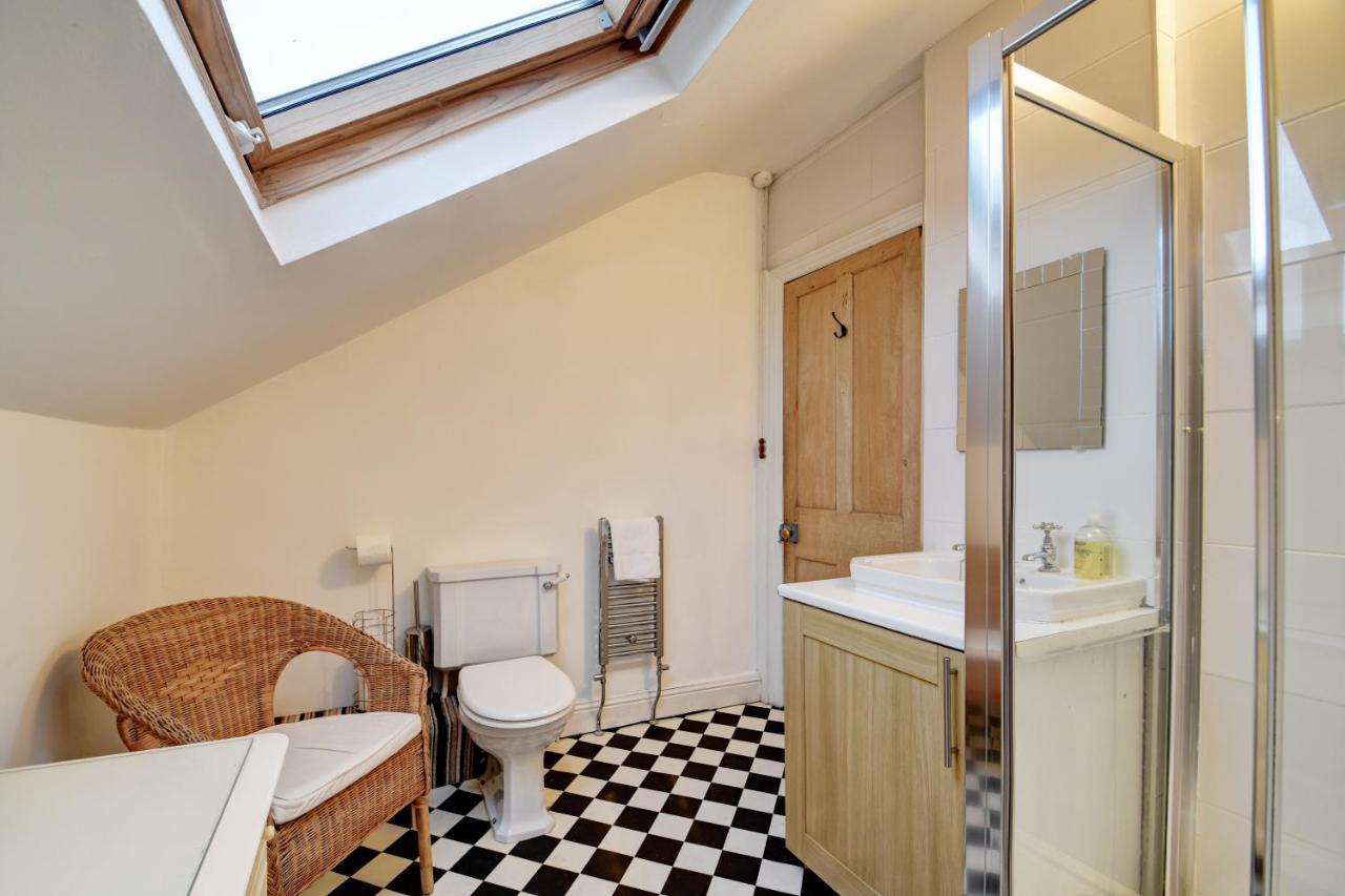 Spacious Victorian Townhouse Near Hcc With Off Street Parking Harrogate Exterior photo
